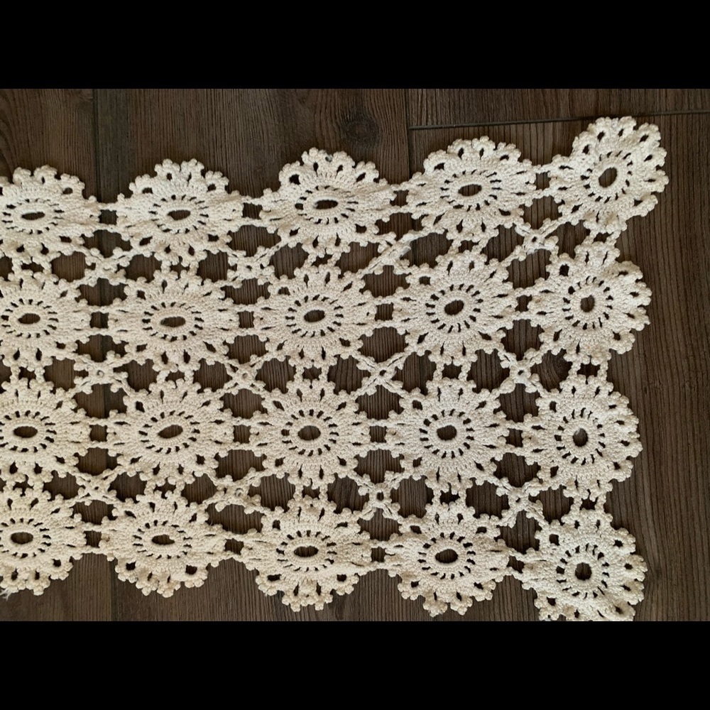 Table Runner - Picture 2 of 4